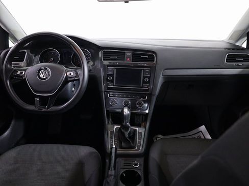 Used 2018 Volkswagen Golf S image 45