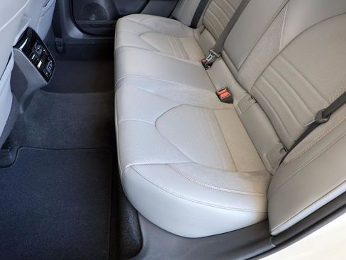 Used 2019 Toyota Avalon Touring FWD image 23