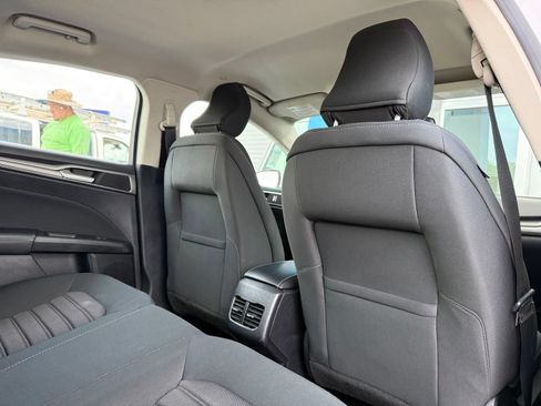 Used 2019 Ford Fusion SE FWD image 17