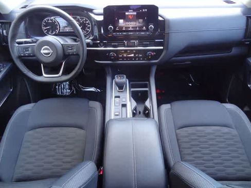 Used 2025 Nissan Pathfinder SV FWD image 15