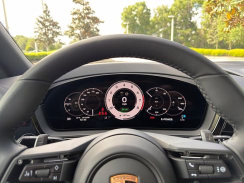 New 2026 Porsche Cayenne S image 11