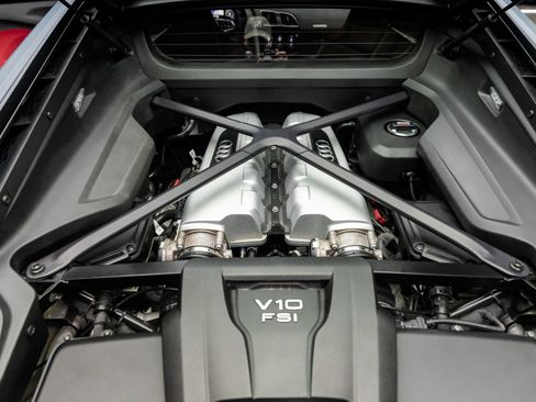 Used 2022 Audi R8 V10 w/ Premium Package RWD image 5