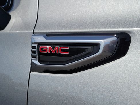 Used 2025 GMC Yukon Denali AWD/4WD image 6