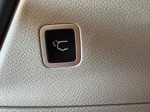 Used 2024 Chrysler Pacifica Touring-L FWD image 39
