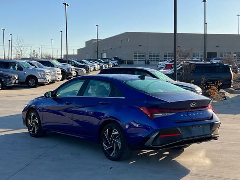 Certified 2025 Hyundai Elantra SEL image 10