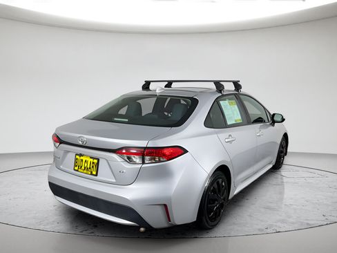 Used 2020 Toyota Corolla LE FWD image 3