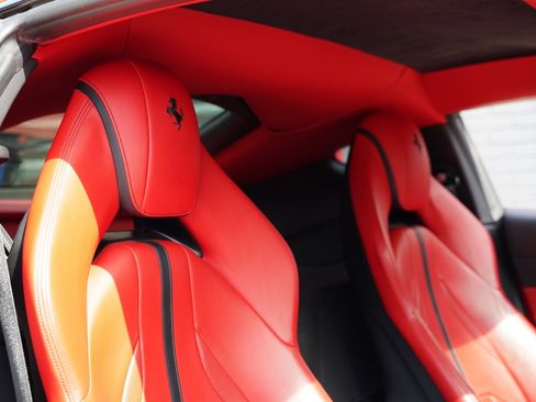 Used 2019 Ferrari 812 Superfast image 22