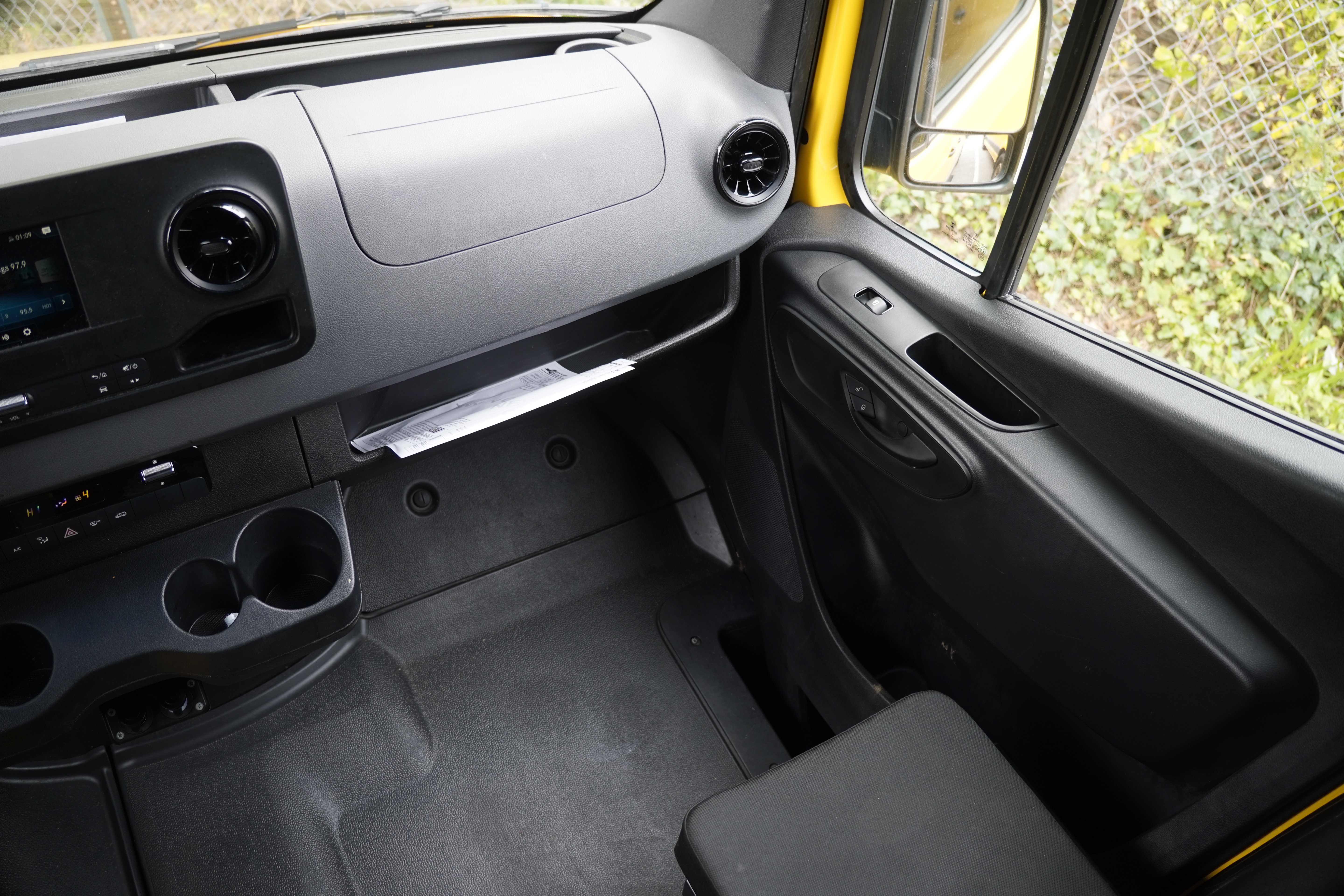 Used 2021 Mercedes-Benz Sprinter 2500 w/ Acoustic Package image 28