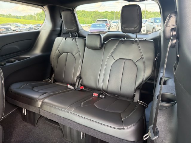 New 2027 Chrysler Pacifica Select FWD image 41