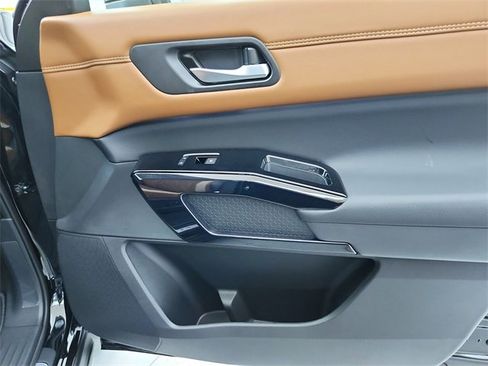 New 2026 Nissan Pathfinder Platinum image 50