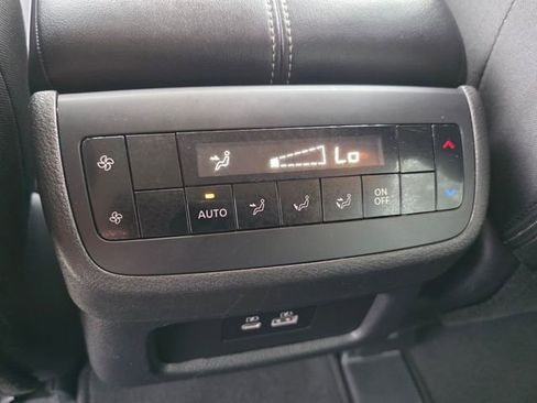 Used 2025 Nissan Pathfinder SV FWD image 19