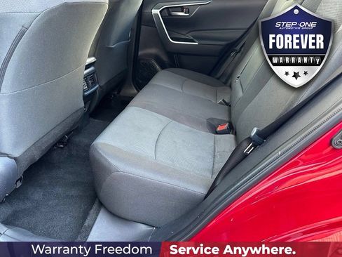 Used 2025 Toyota RAV4 XLE FWD image 31