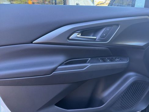 New 2026 Chevrolet Equinox EV LT image 16