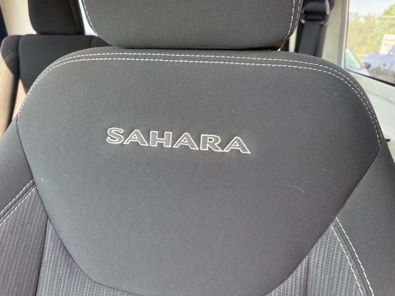 Used 2017 Jeep Wrangler Sahara AWD/4WD image 4