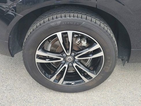 Used 2019 Volvo XC60 T6 Momentum w/ Multimedia Package image 5