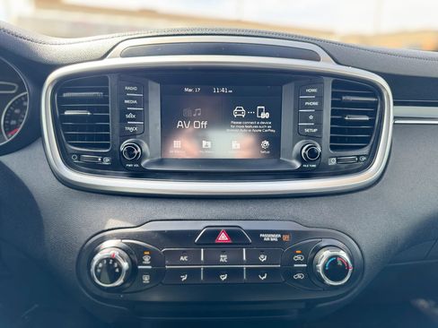 Used 2019 Kia Sorento L image 29