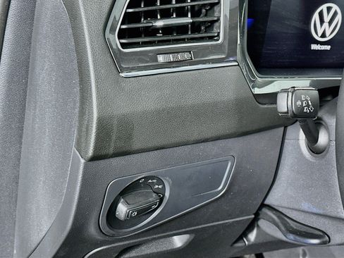 Used 2023 Volkswagen Tiguan SE FWD image 16