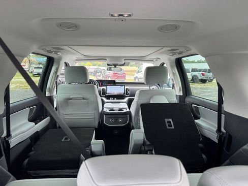 Certified 2025 Ford Expedition Max Platinum w/ Driver's Package AWD/4WD image 30