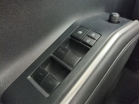 Used 2022 Toyota Highlander XLE image 31