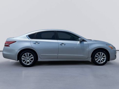 Used 2013 Nissan Altima 2.5 S FWD image 2