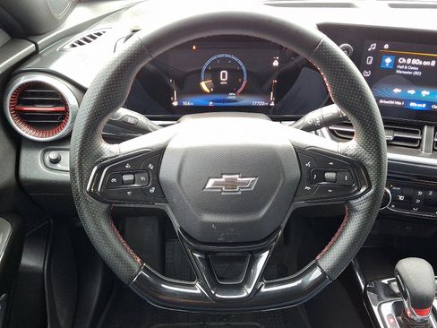 Used 2024 Chevrolet Trax RS w/ Driver Confidence Package FWD image 19