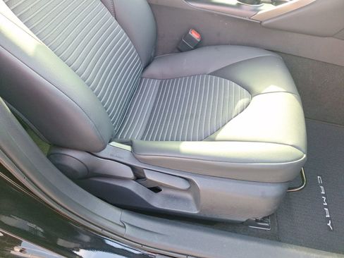 Used 2023 Toyota Camry SE image 32