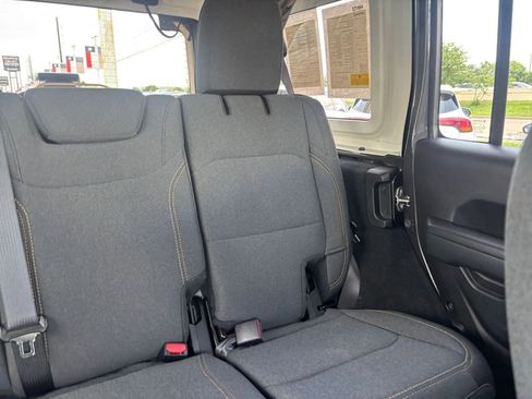 Used 2025 Jeep Wrangler Unlimited Sport AWD/4WD image 35