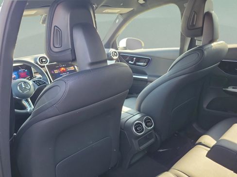 Certified 2025 Mercedes-Benz GLC 300 image 5