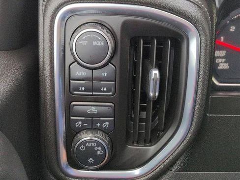 Used 2021 Chevrolet Silverado 1500 LT w/ Diesel Off-Road Package AWD/4WD image 16