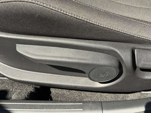 Used 2025 Hyundai Elantra SEL FWD image 15