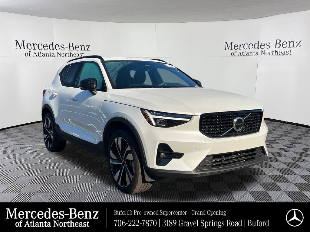 Used 2024 Volvo XC40 B5 Plus AWD/4WD image 1