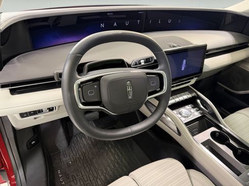 Used 2026 Lincoln Nautilus Reserve AWD/4WD image 15
