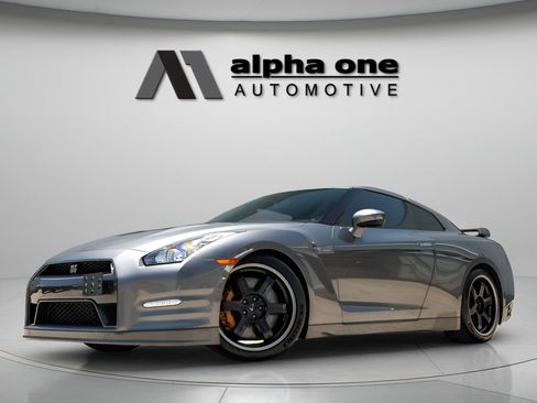 Used 2013 Nissan GT-R Black Edition AWD/4WD image 2