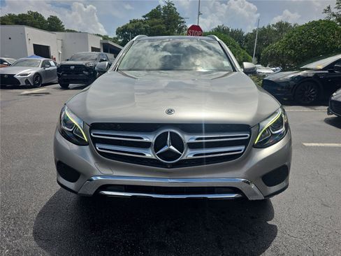 Used 2019 Mercedes-Benz GLC 300 4MATIC image 2