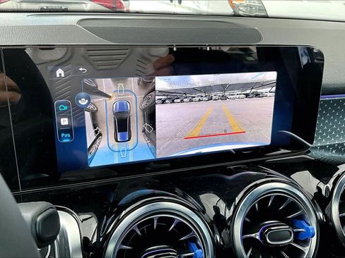 Used 2025 Mercedes-Benz GLB 250 image 26