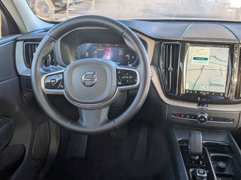 Used 2025 Volvo XC60 B5 Plus image 18