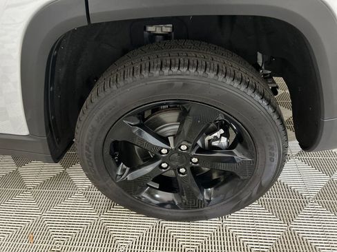 Used 2024 Jeep Grand Cherokee L Limited w/ Black Appearance Package image 10