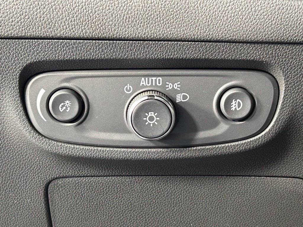 Used 2023 Buick Encore GX Essence w/ Experience Buick Package AWD/4WD image 29