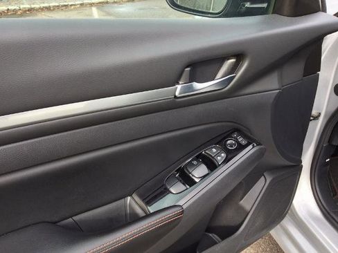 Used 2024 Nissan Altima 2.5 SR image 16