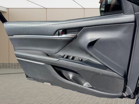 Used 2019 Toyota Camry XSE FWD image 18