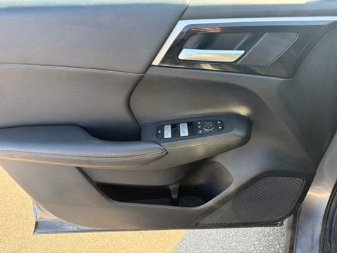 Used 2023 Mitsubishi Outlander 4WD Plug-In Hybrid image 11