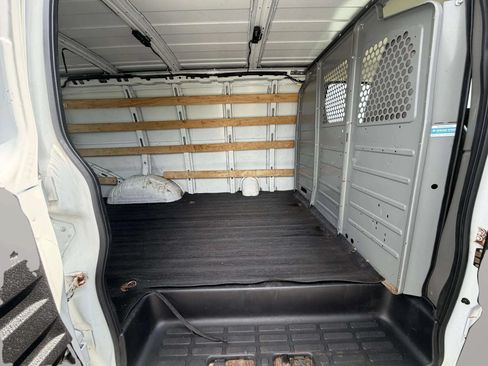 Used 2017 GMC Savana 2500 RWD image 9
