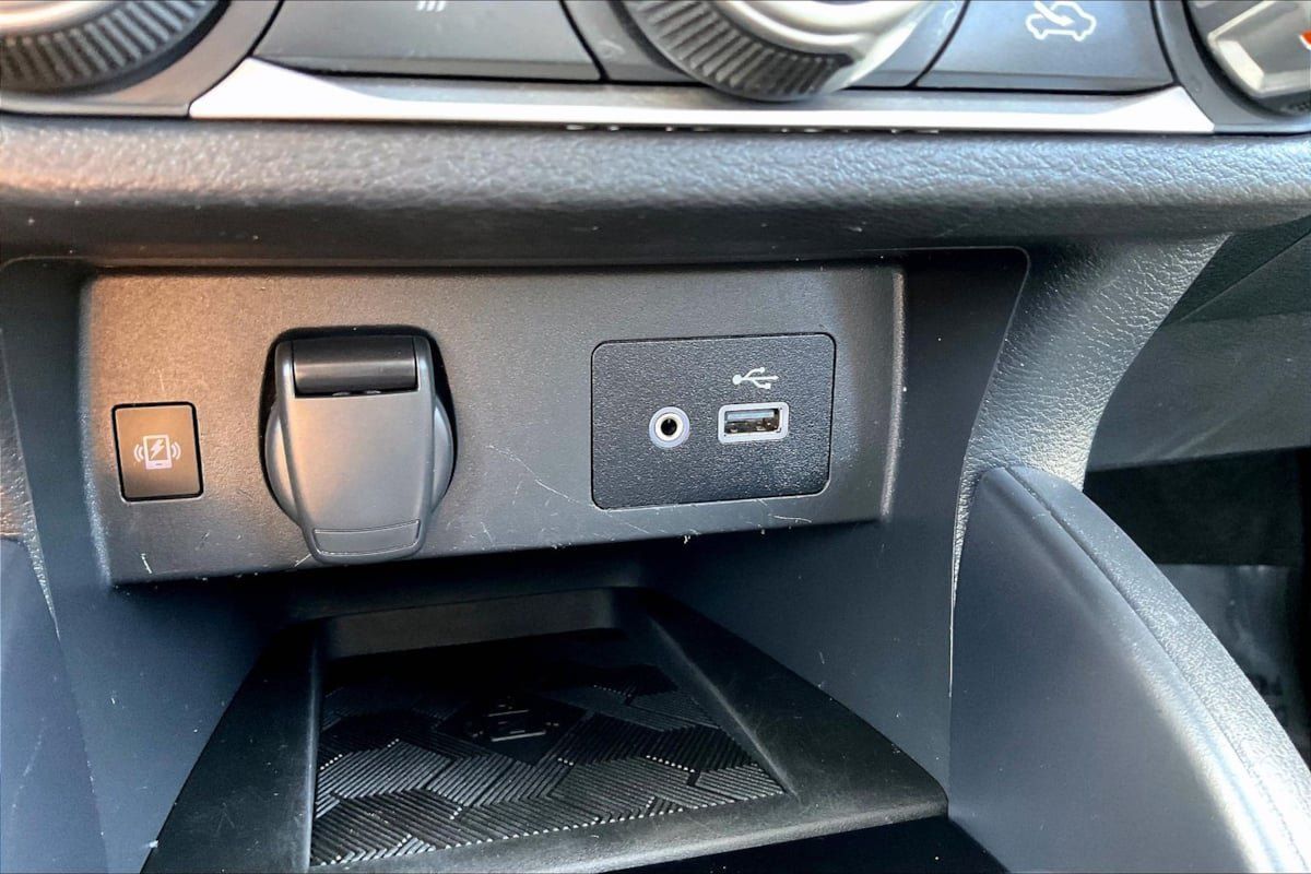 Used 2024 Nissan Versa SV FWD image 30