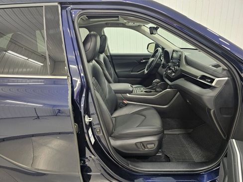 Used 2022 Toyota Highlander XLE image 23