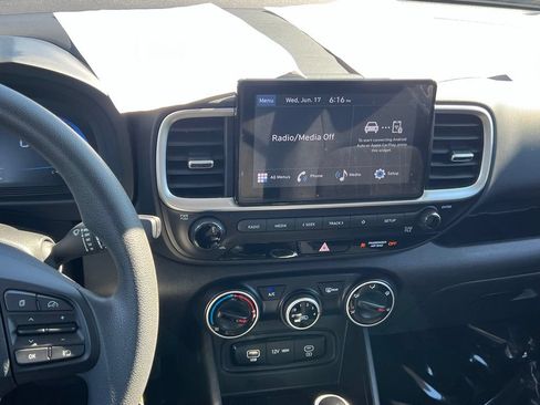 Certified 2025 Hyundai Venue SE FWD image 19