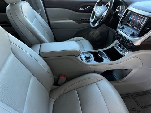 Used 2023 GMC Acadia SLT image 16