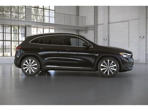 Used 2022 Mercedes-Benz GLA 250 4MATIC image 16