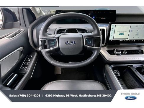 Used 2025 Ford Expedition Active AWD/4WD image 5