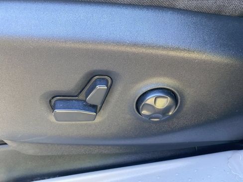 Used 2020 Chrysler Pacifica Touring-L FWD image 28