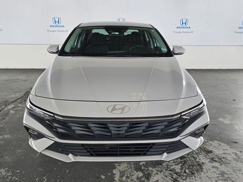 Used 2024 Hyundai Elantra SE image 18